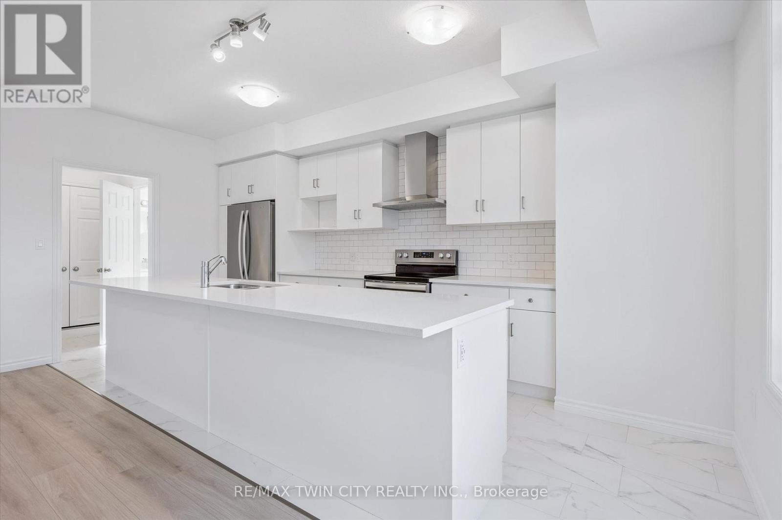 43 Lomond Lane, Kitchener, Ontario  N2R 0R4 - Photo 11 - X13734406