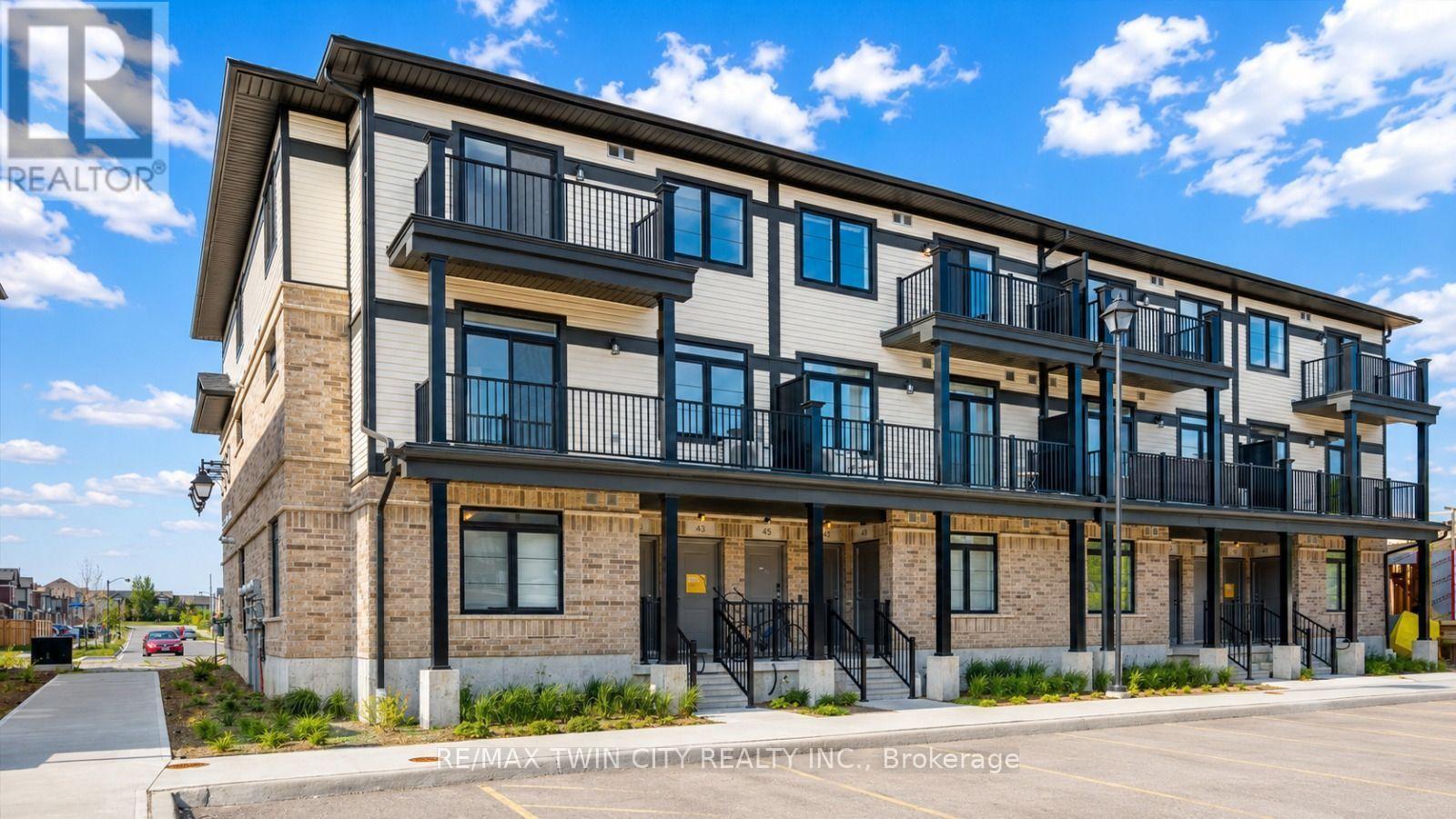 43 Lomond Lane, Kitchener, Ontario  N2R 0R4 - Photo 2 - X13734406