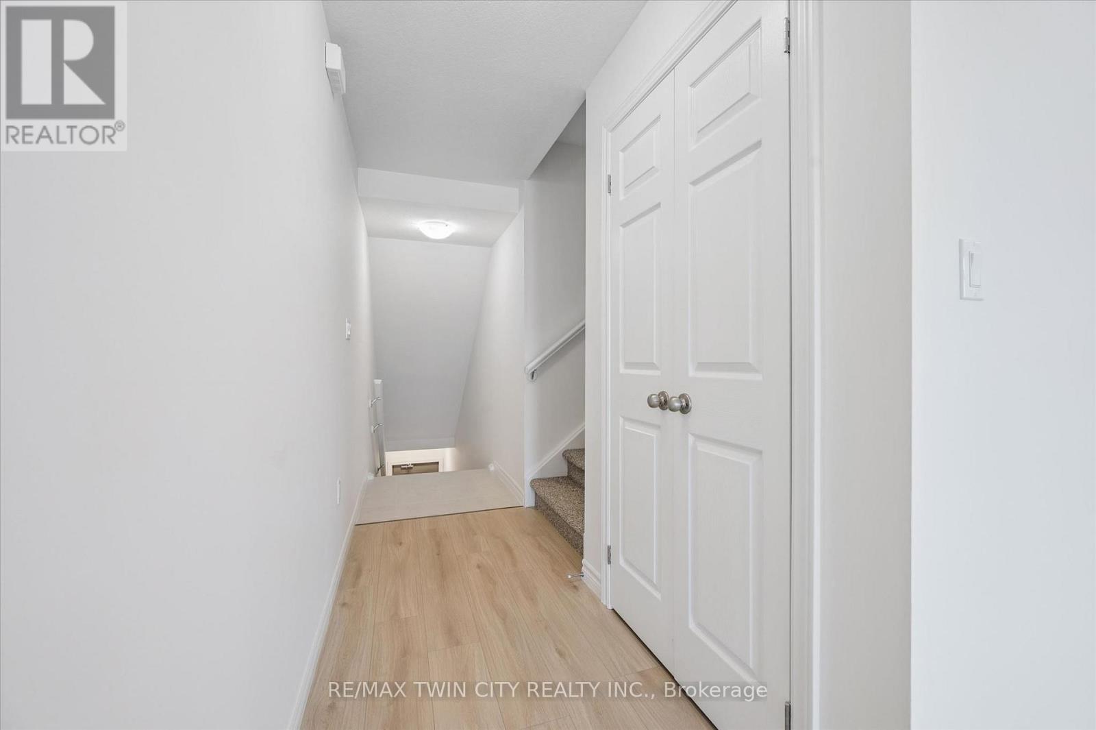 43 Lomond Lane, Kitchener, Ontario  N2R 0R4 - Photo 4 - X13734406