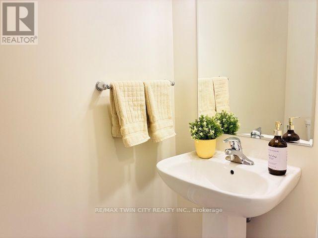 86 Daylily Lane, Kitchener, Ontario  N2R 0L7 - Photo 4 - X13734424