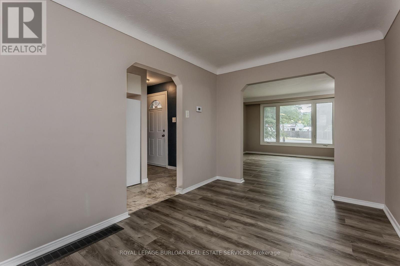 307 Dunsmure Road, Hamilton, Ontario  L8L 1X1 - Photo 12 - X13734430