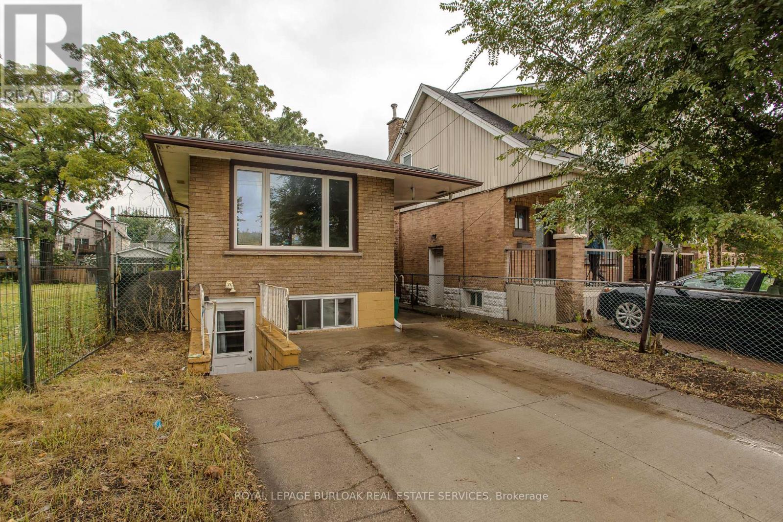 307 Dunsmure Road, Hamilton, Ontario  L8L 1X1 - Photo 2 - X13734430