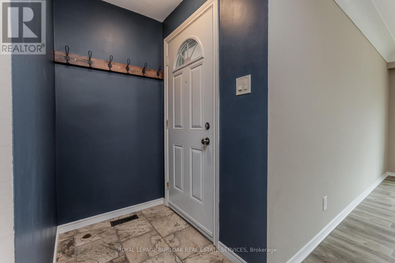 307 Dunsmure Road, Hamilton, Ontario  L8L 1X1 - Photo 4 - X13734430