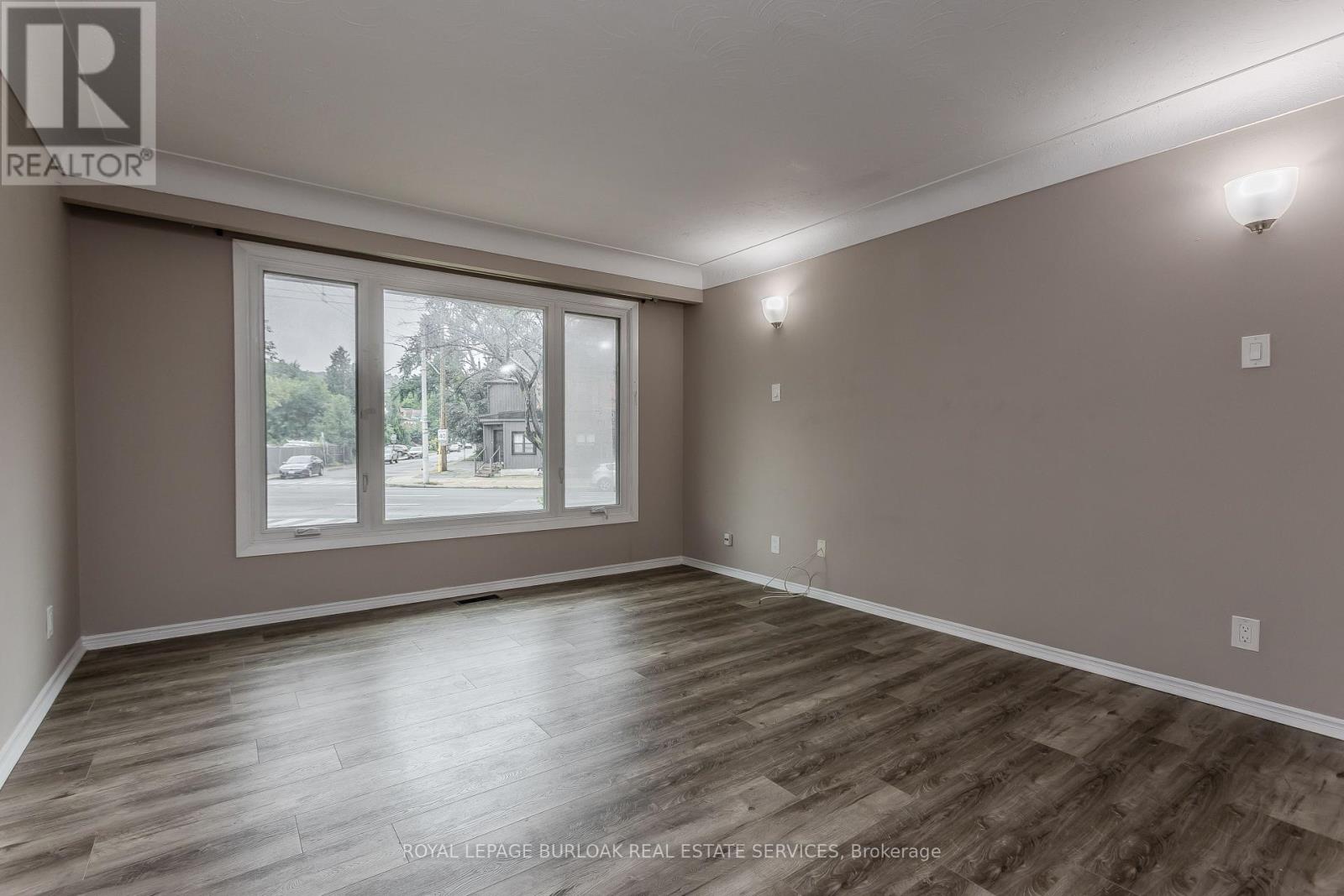 307 Dunsmure Road, Hamilton, Ontario  L8L 1X1 - Photo 5 - X13734430