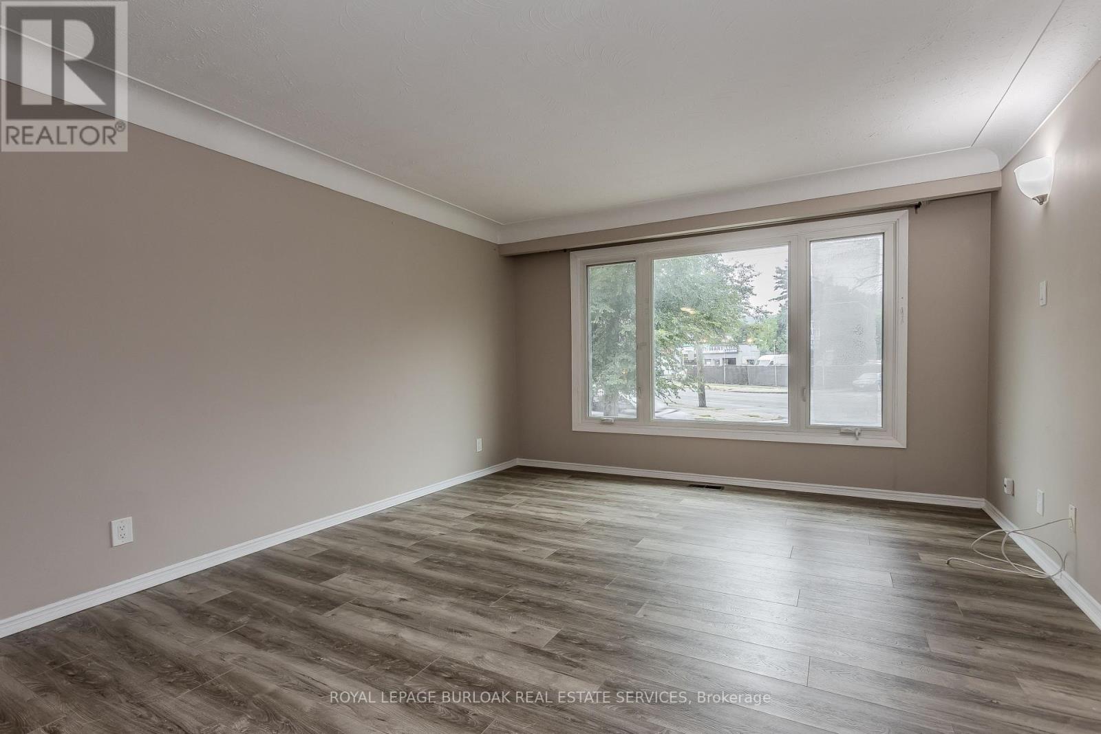 307 Dunsmure Road, Hamilton, Ontario  L8L 1X1 - Photo 9 - X13734430