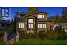 512 W 23RD STREET, North Vancouver, British Columbia