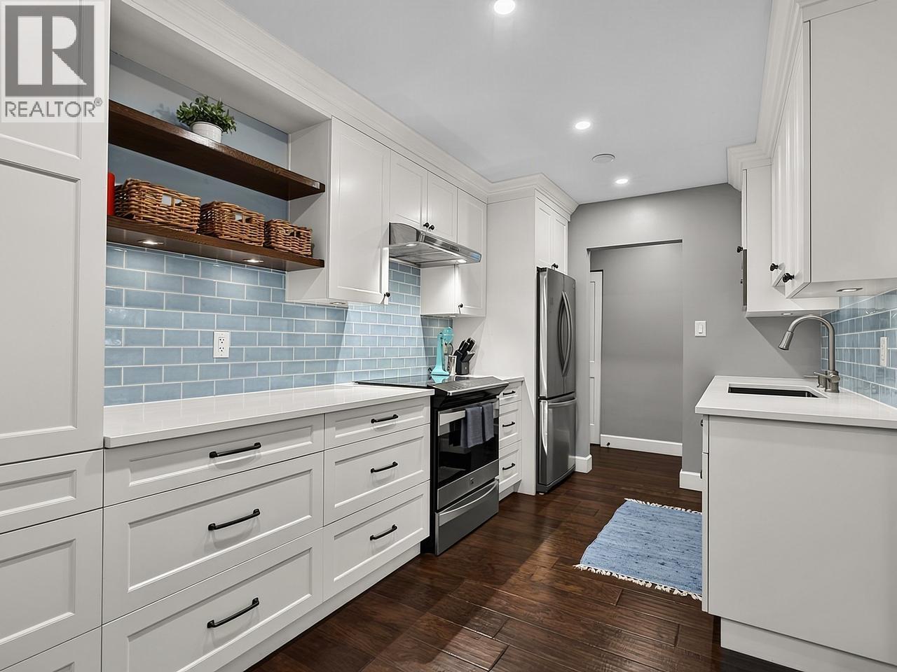 205 150 E 5th Street, North Vancouver, British Columbia  V7L 1L5 - Photo 2 - R3160658