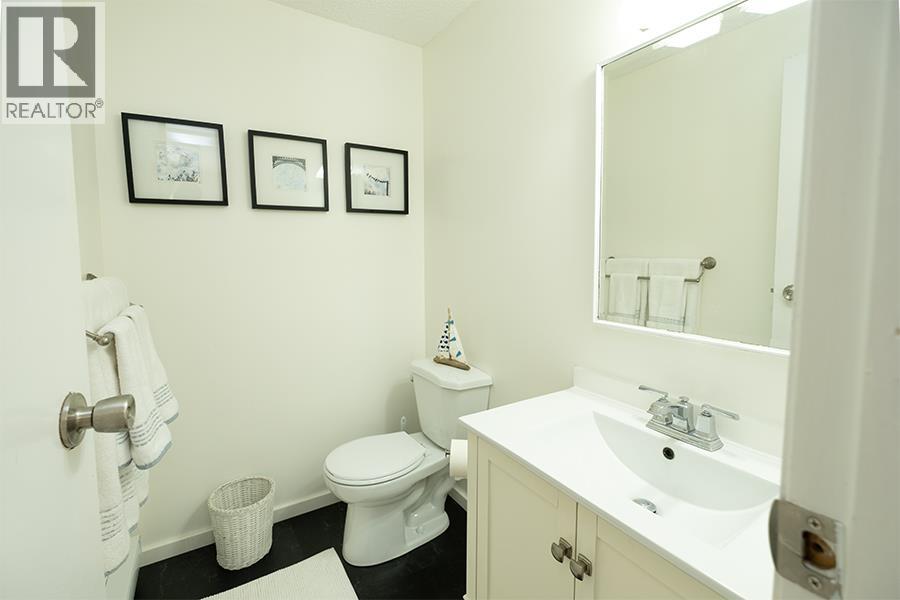 1172 Cedar Grove Road, Roberts Creek, British Columbia  V0N 2W2 - Photo 25 - R3160666