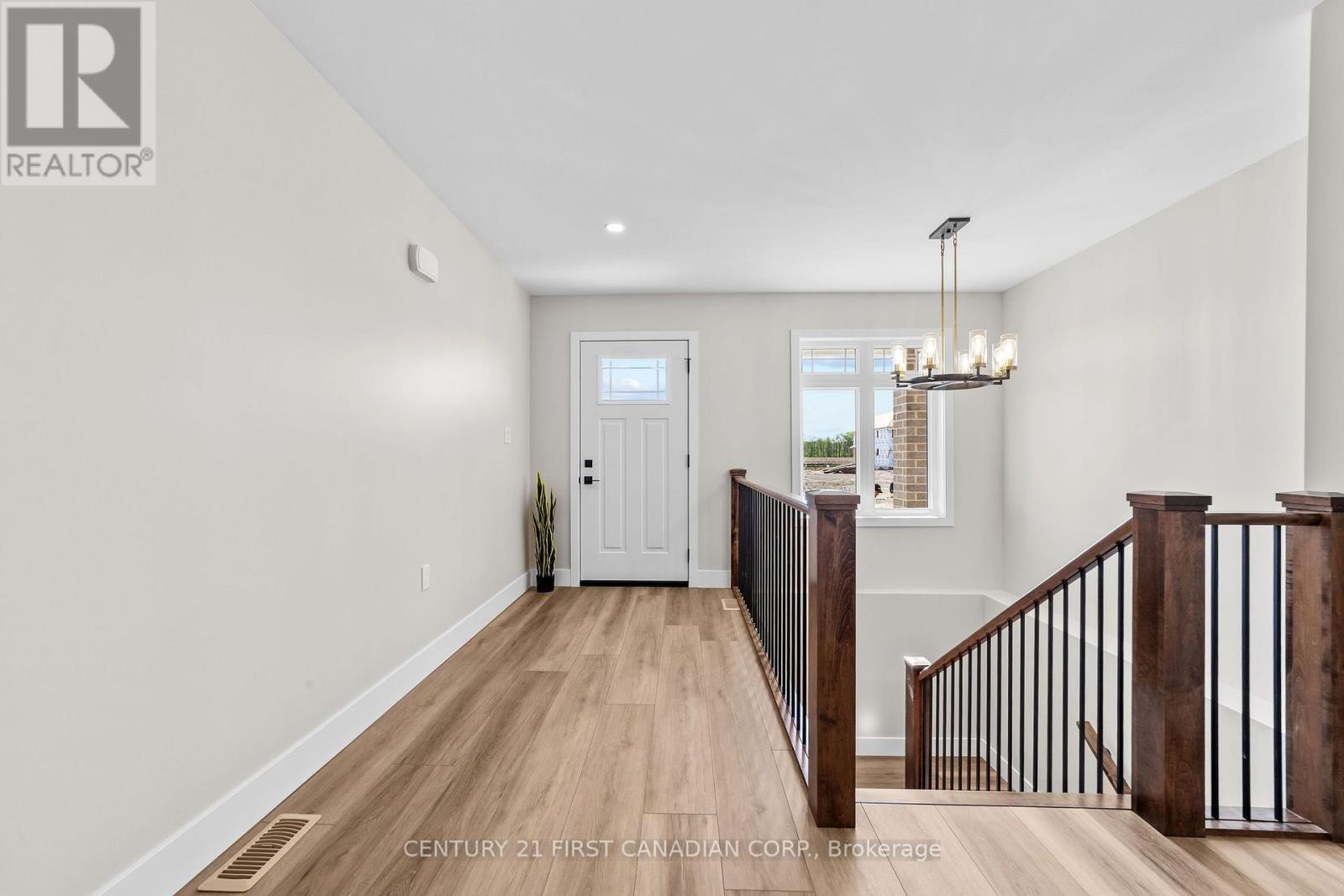 107 Victoria Avenue E, South Huron, Ontario  N0M 1M0 - Photo 3 - X13733578