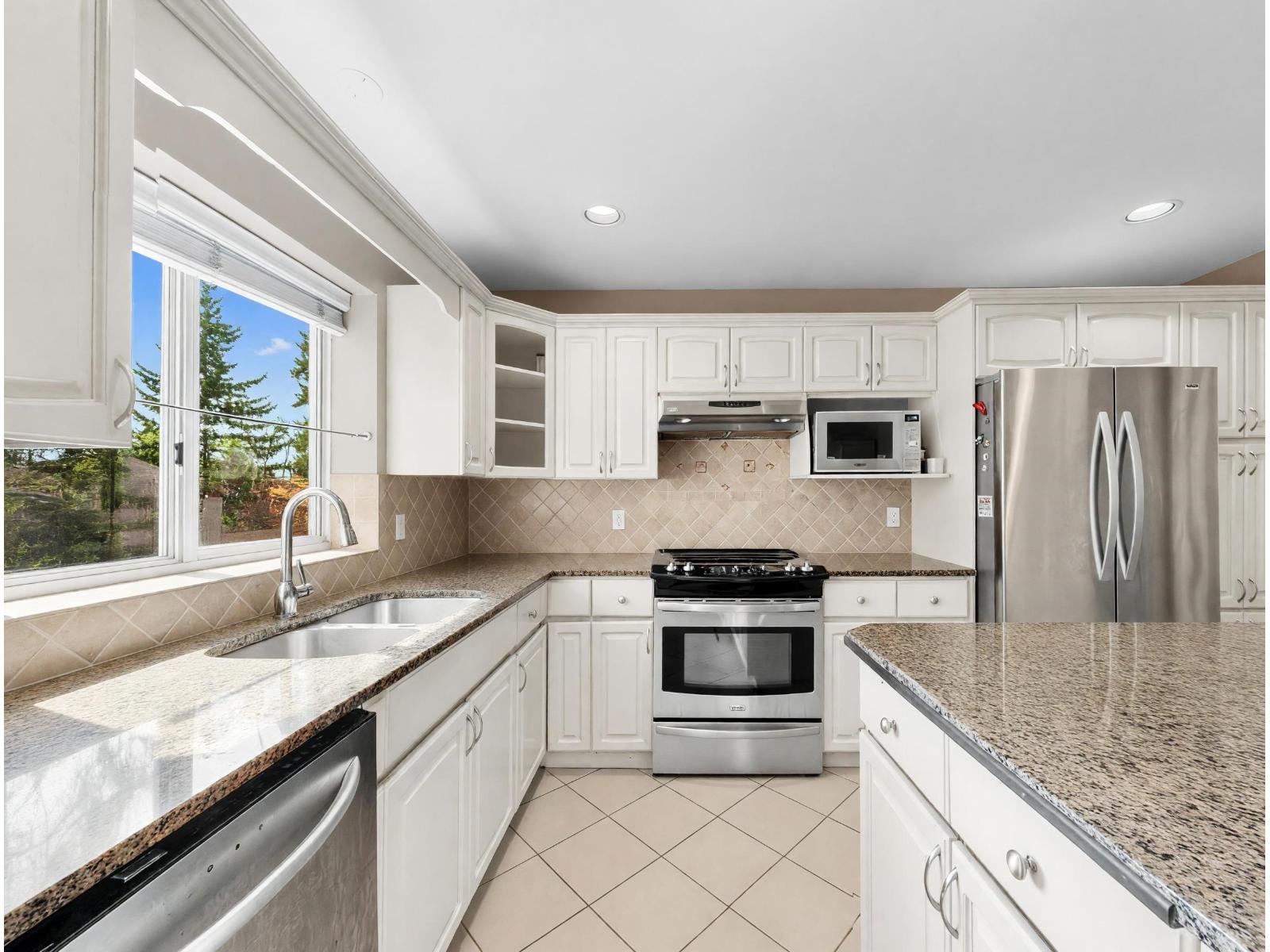15390 80a Avenue, Surrey, British Columbia  V3S 7X7 - Photo 10 - R3159015