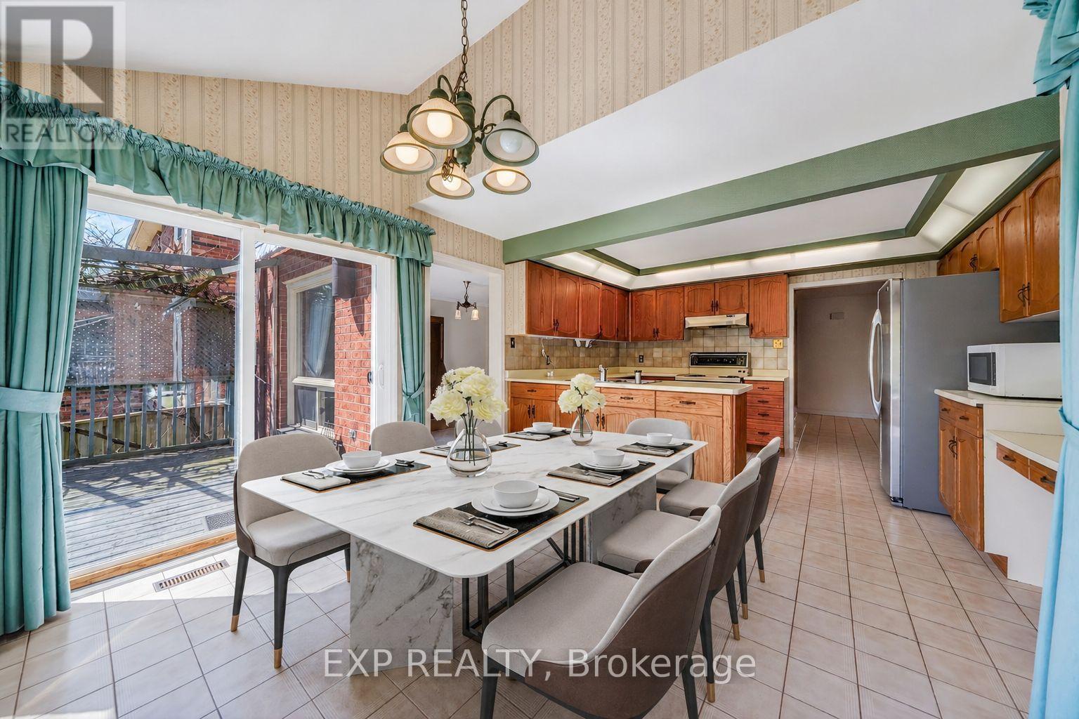 51 Sanderson Crescent, Richmond Hill, Ontario  L4C 5L5 - Photo 11 - N13732002