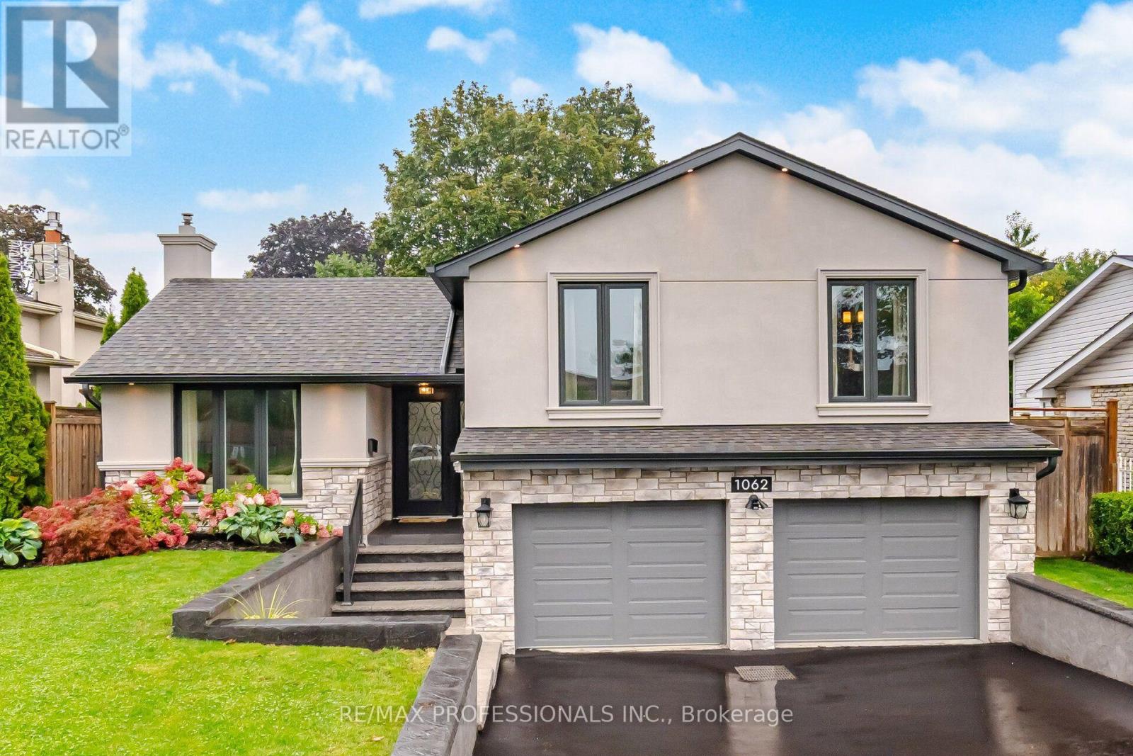 1062 MISSISSAUGA VALLEY BOULEVARD, Mississauga, Ontario