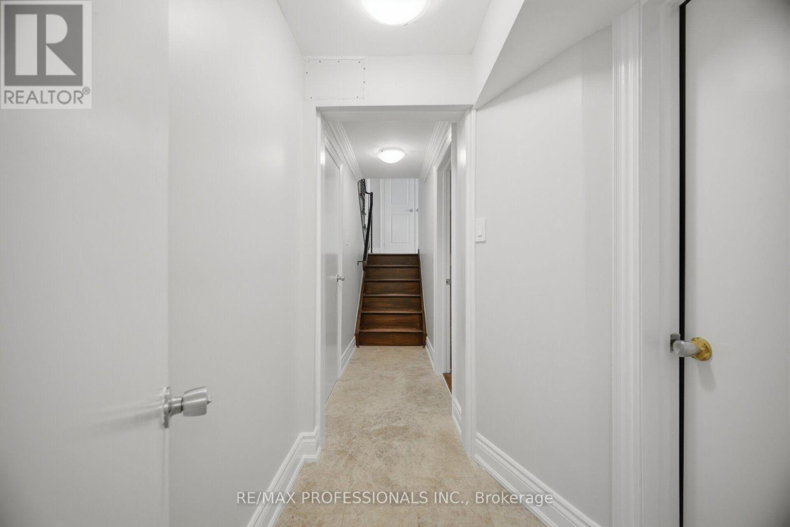 1062 Mississauga Valley Boulevard, Mississauga, Ontario  L5A 3J4 - Photo 37 - W13734556