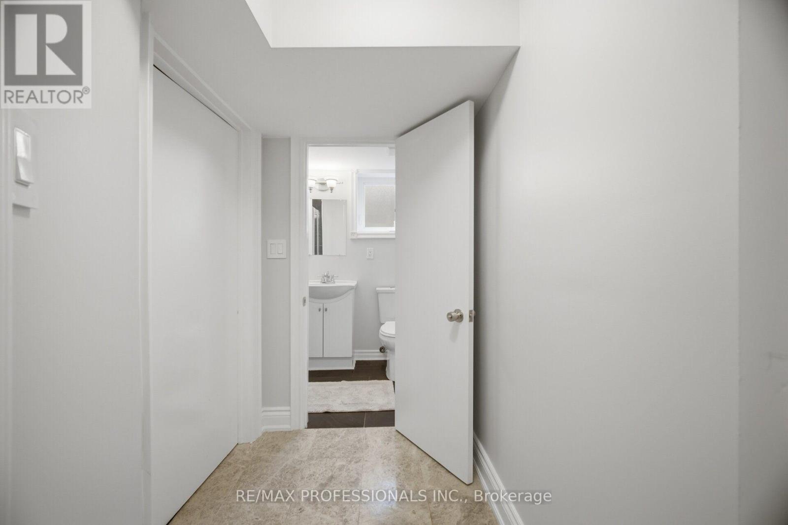 1062 Mississauga Valley Boulevard, Mississauga, Ontario  L5A 3J4 - Photo 40 - W13734556