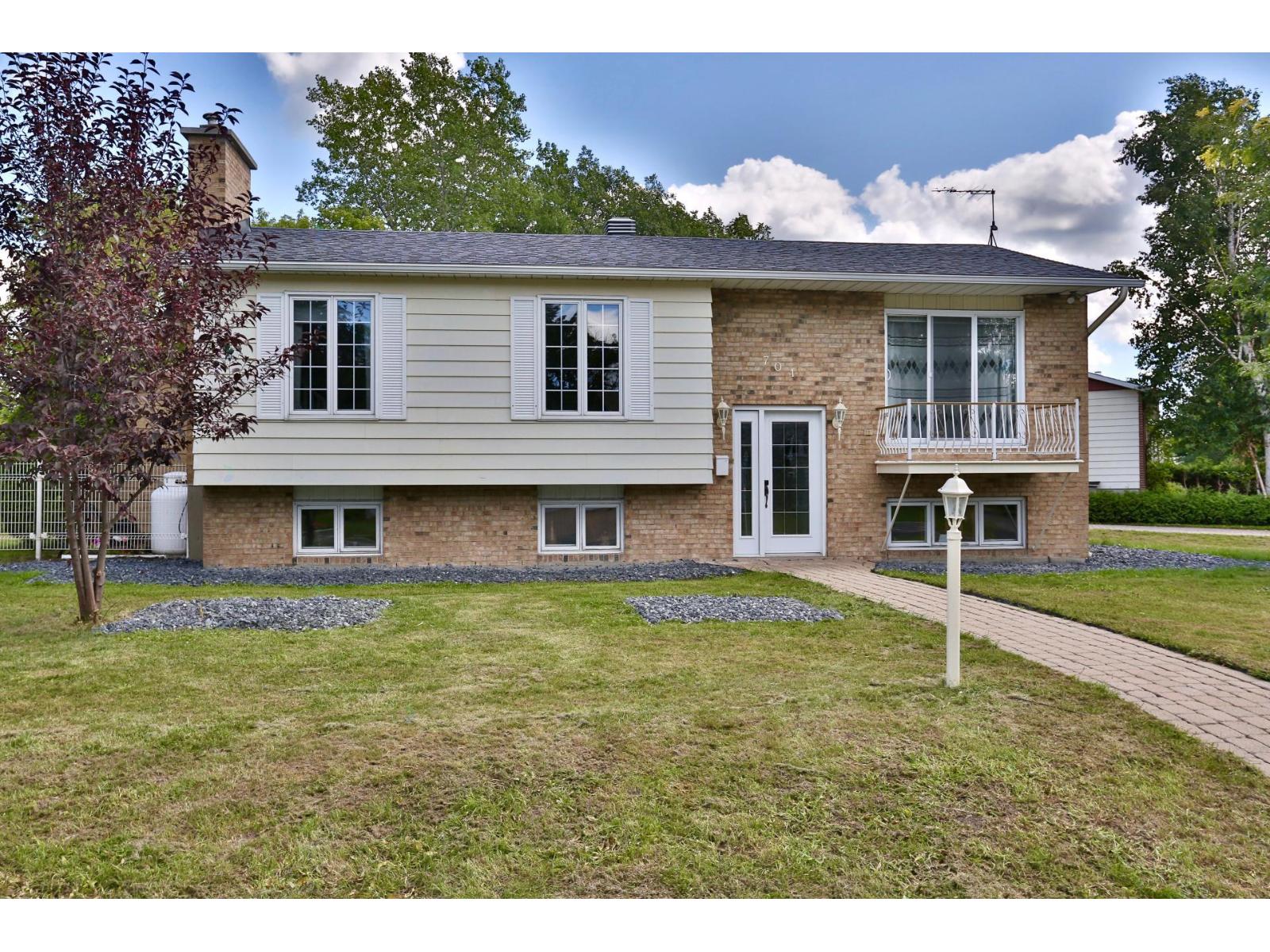 701 Rue Duvernay Sainte-Julie Quebec Canada J3E1M7 2