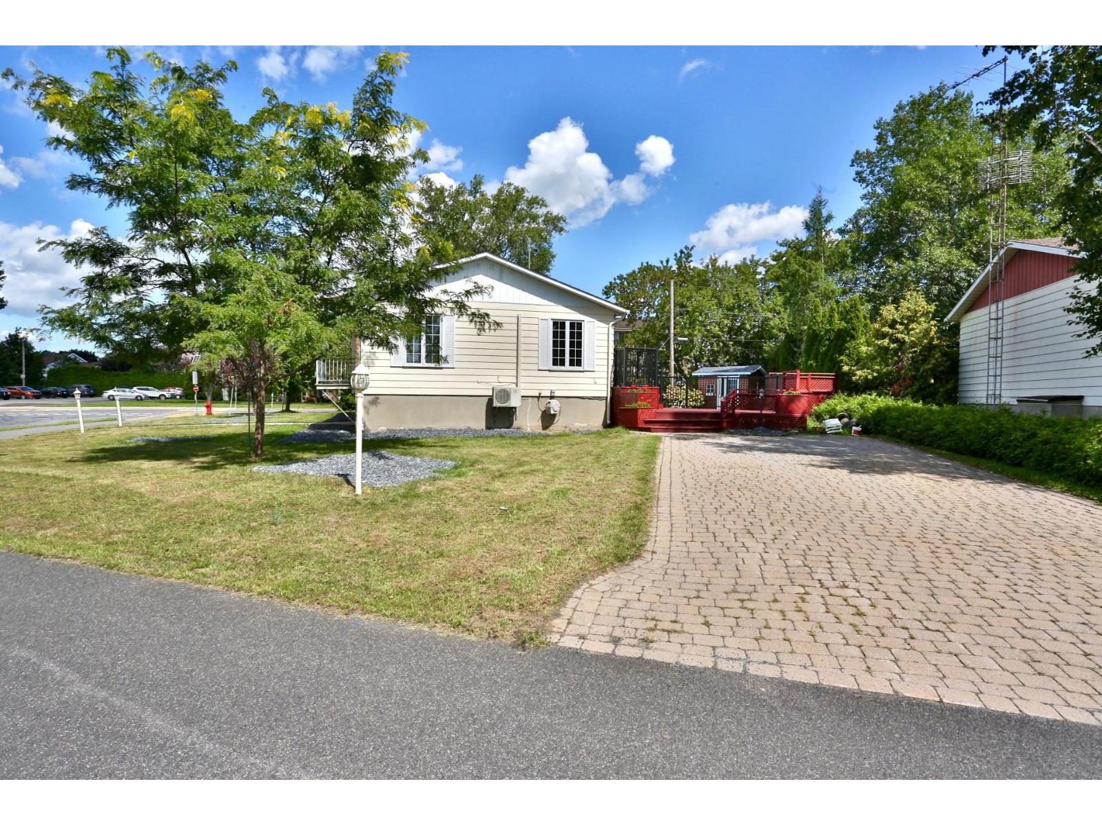 701 Rue Duvernay Sainte-Julie Quebec Canada J3E1M7 4