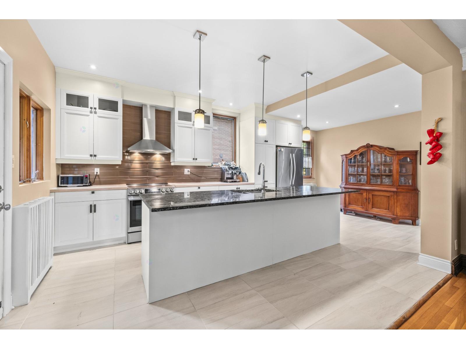 4700 Av. Roslyn Montréal (Côte-des-Neiges/Notre-Dame-de-Grâce) Quebec Canada H3W2L2 2