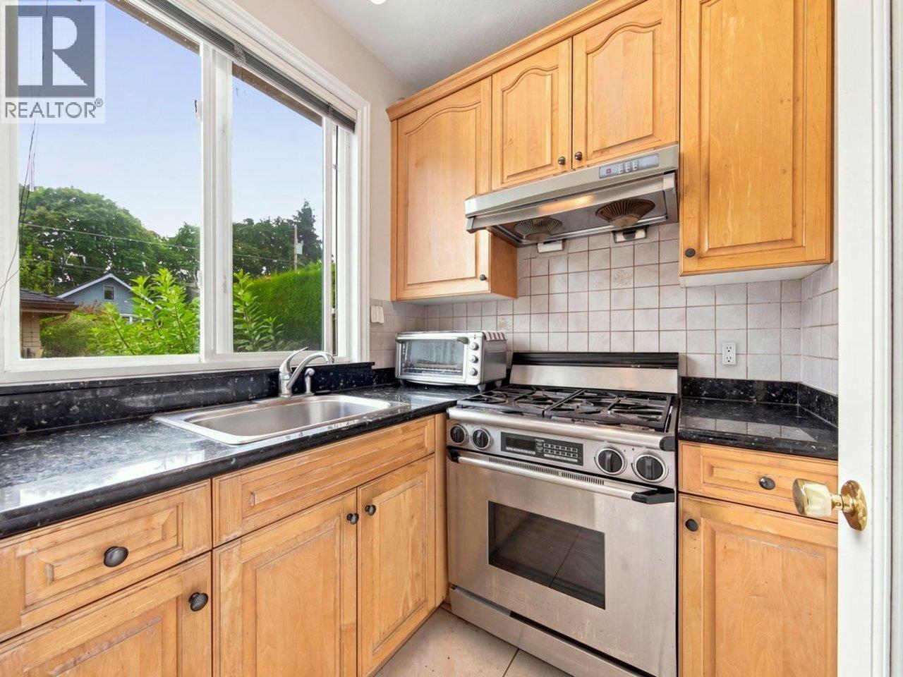 3262 W 12th Avenue, Vancouver, British Columbia  V6K 2R9 - Photo 13 - R3160449