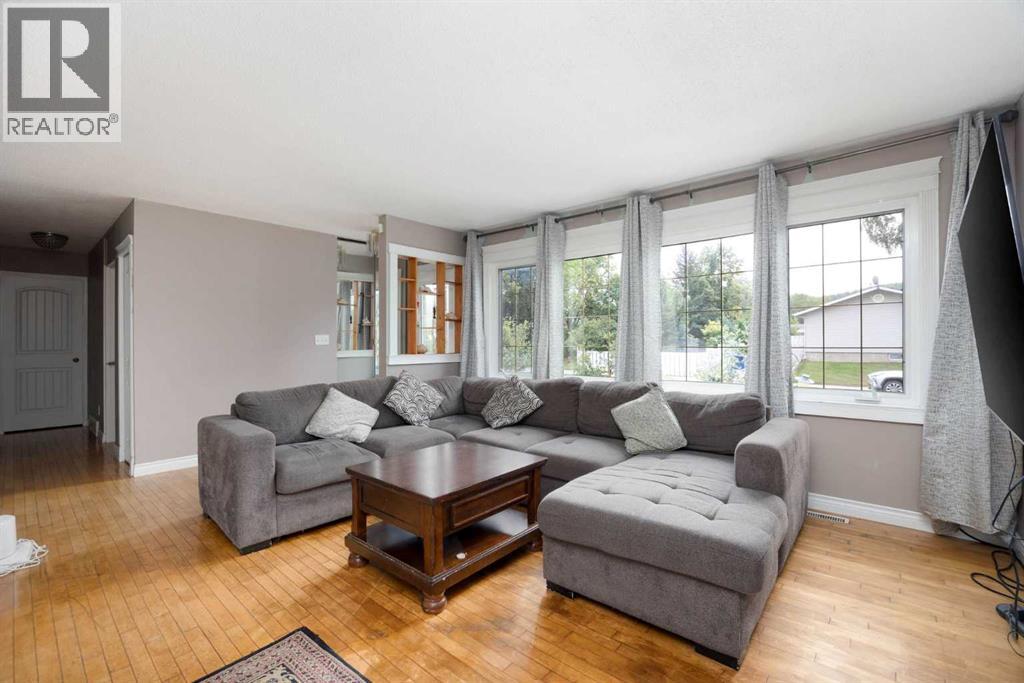 34 Biggs Avenue, Fort Mcmurray, Alberta  T9H 1M1 - Photo 3 - A2341911