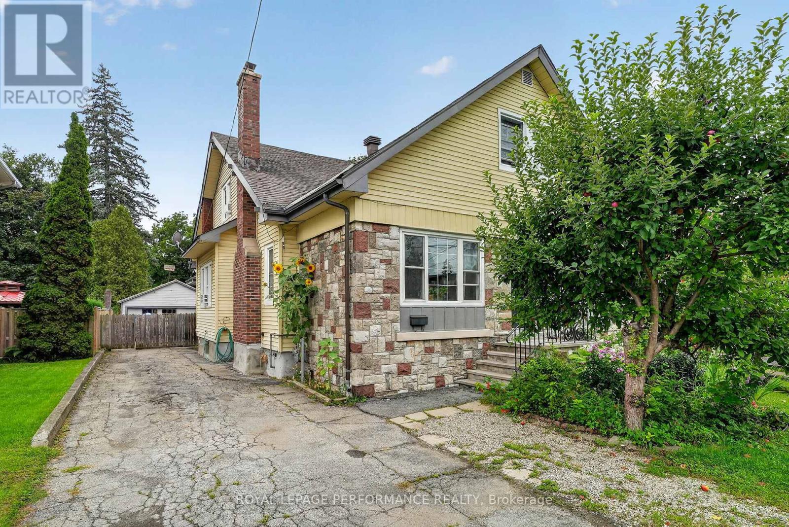 114 Gloucester Street N, Cornwall, Ontario K6H 3W4 - Photo 2 - X13734610