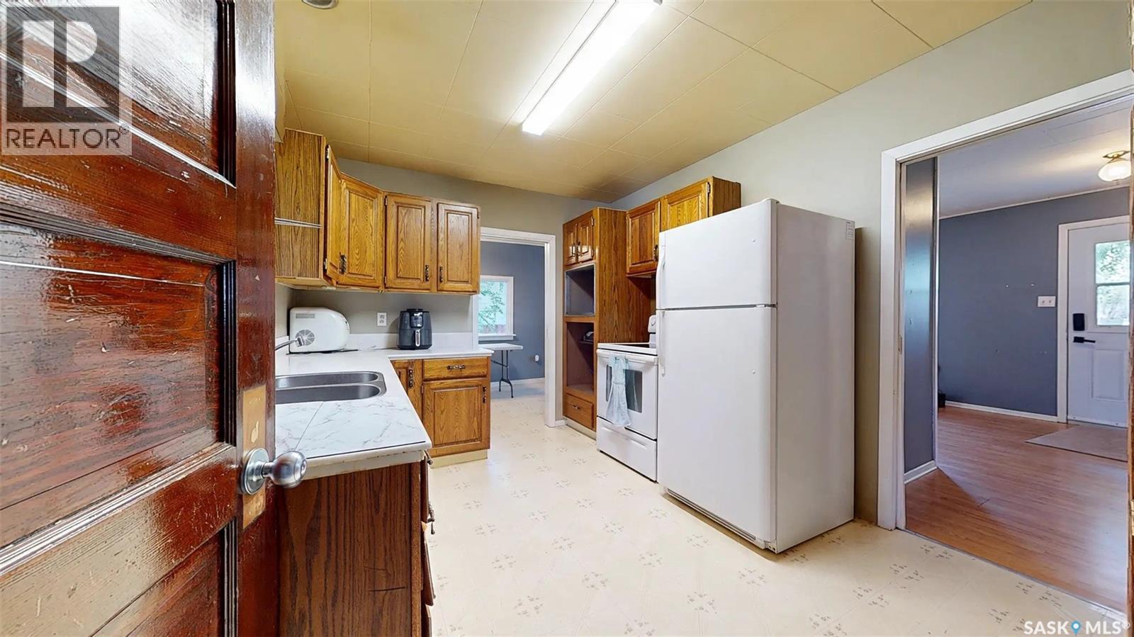 311 Pottery Street, Eastend, Saskatchewan  S0N 0T0 - Photo 12 - SK047234