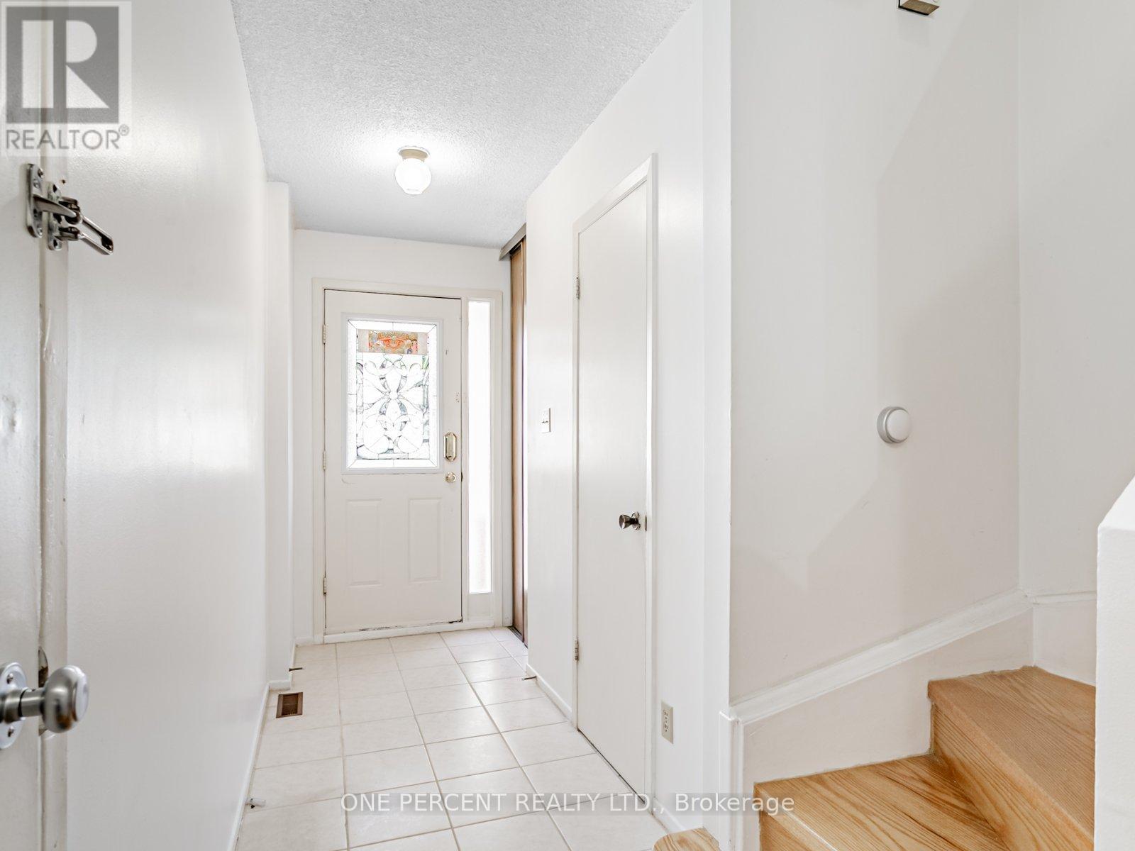 45 West Burton Court, Toronto, Ontario  M1S 4P7 - Photo 4 - E13734640