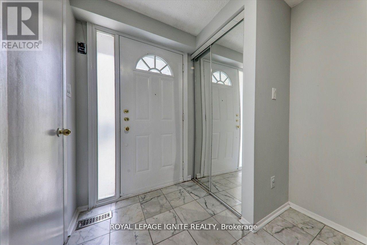 9 Pilkey Crescent, Toronto, Ontario  M1B 2A8 - Photo 2 - E13734662