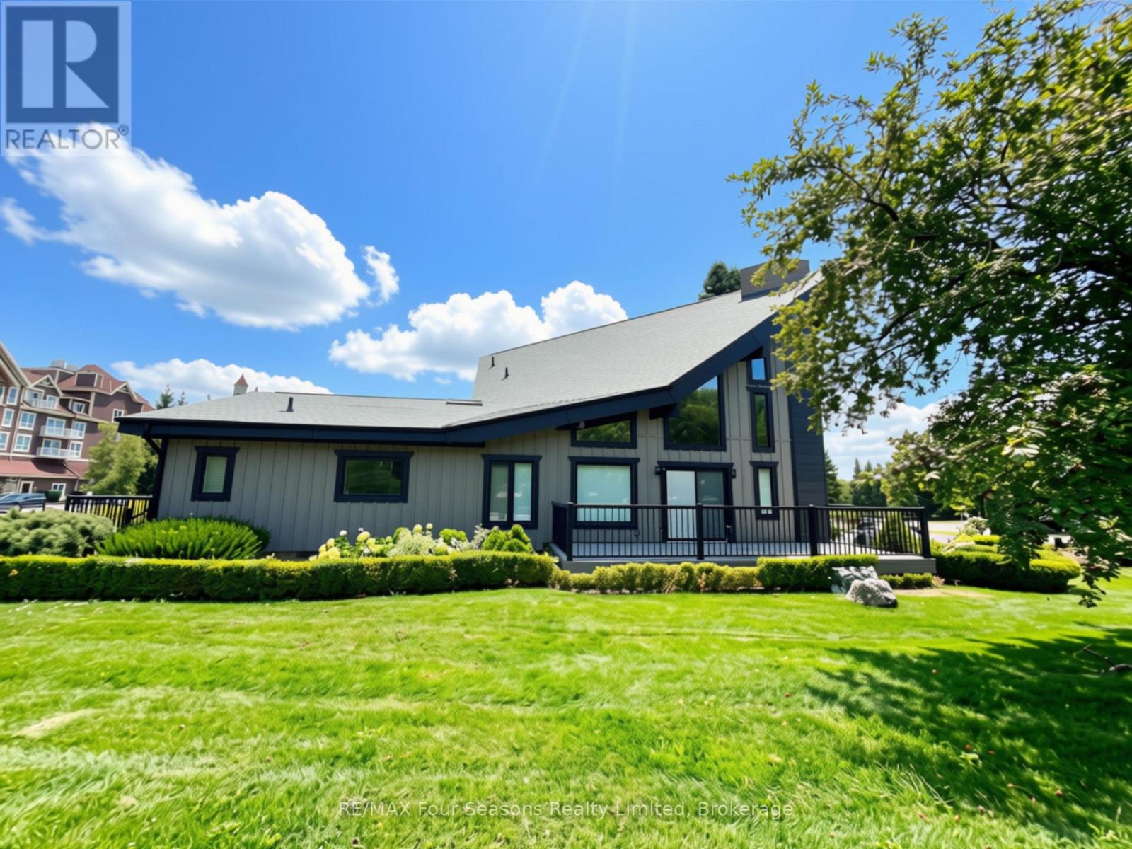 172 Carmichael Crescent, Blue Mountains, Ontario  L9Y 0R3 - Photo 2 - X13734682