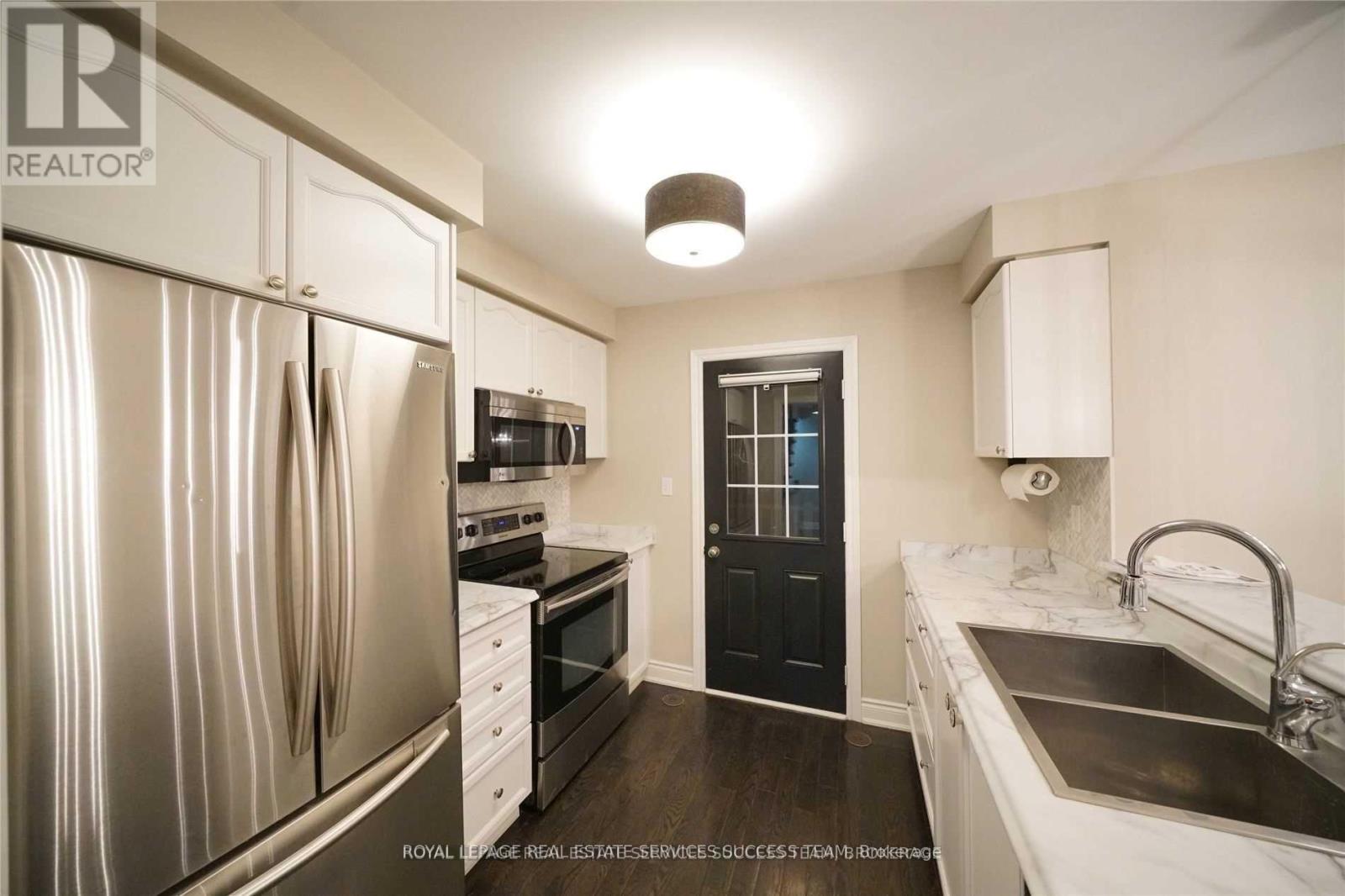 3057 Drumloch Avenue, Oakville, Ontario  L6M 5H7 - Photo 11 - W13734646
