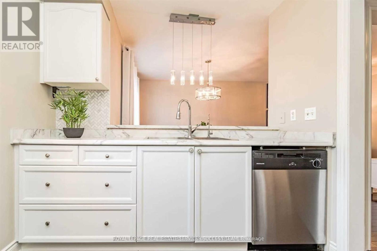3057 Drumloch Avenue, Oakville, Ontario  L6M 5H7 - Photo 12 - W13734646