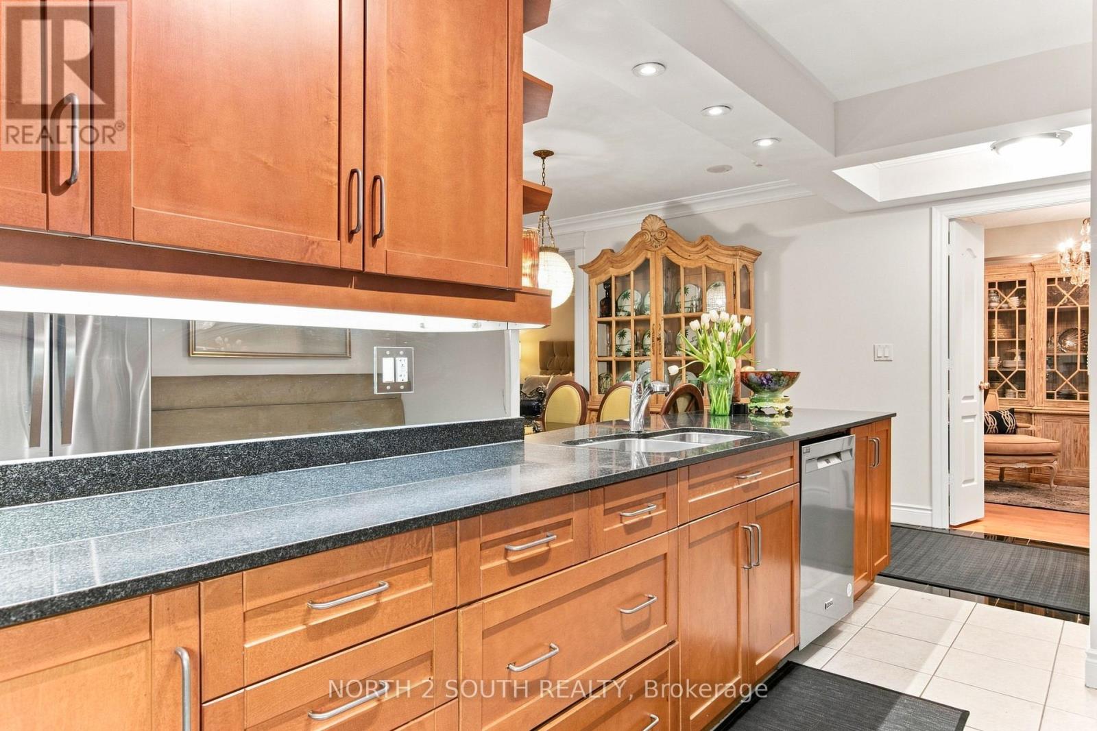 116 - 38 William Carson Crescent, Toronto, Ontario  M2P 2H2 - Photo 3 - C13734704