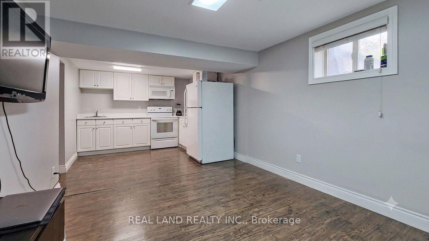 26 Glamis Avenue, Toronto, Ontario  M6N 4H6 - Photo 2 - W13565482