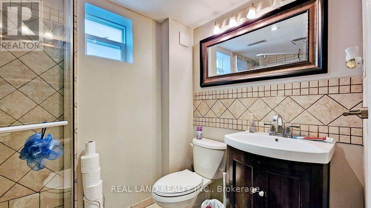 26 Glamis Avenue, Toronto, Ontario  M6N 4H6 - Photo 3 - W13565482