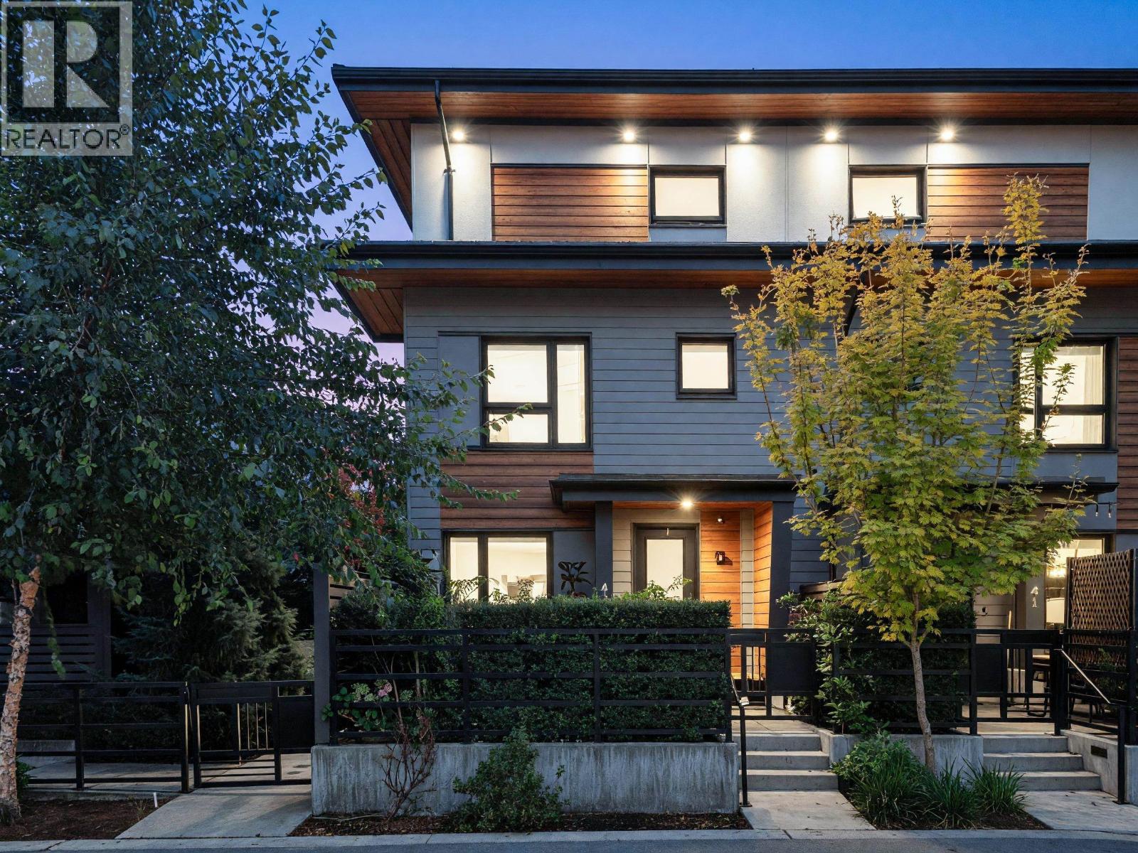42 528 E 2ND STREET, north vancouver, British Columbia