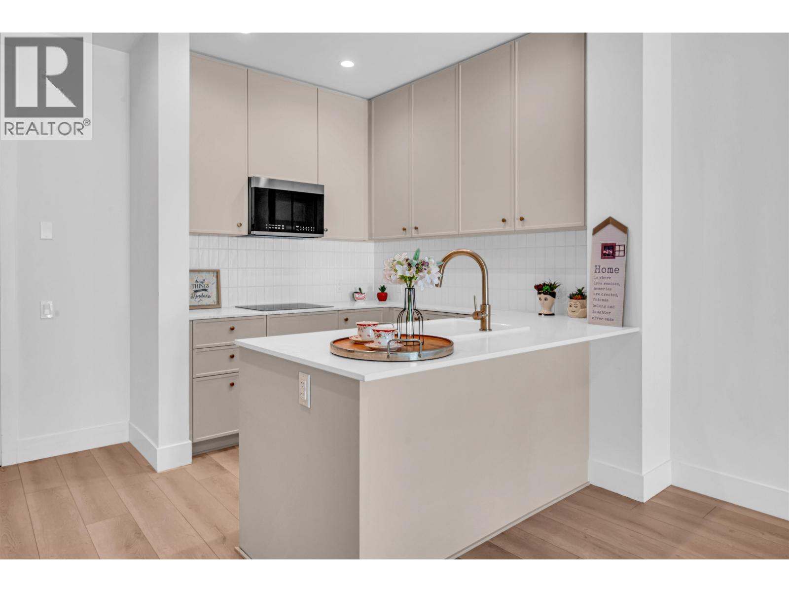 214 708 Edgar Avenue, Coquitlam, British Columbia  V3K 0H3 - Photo 4 - R3160401