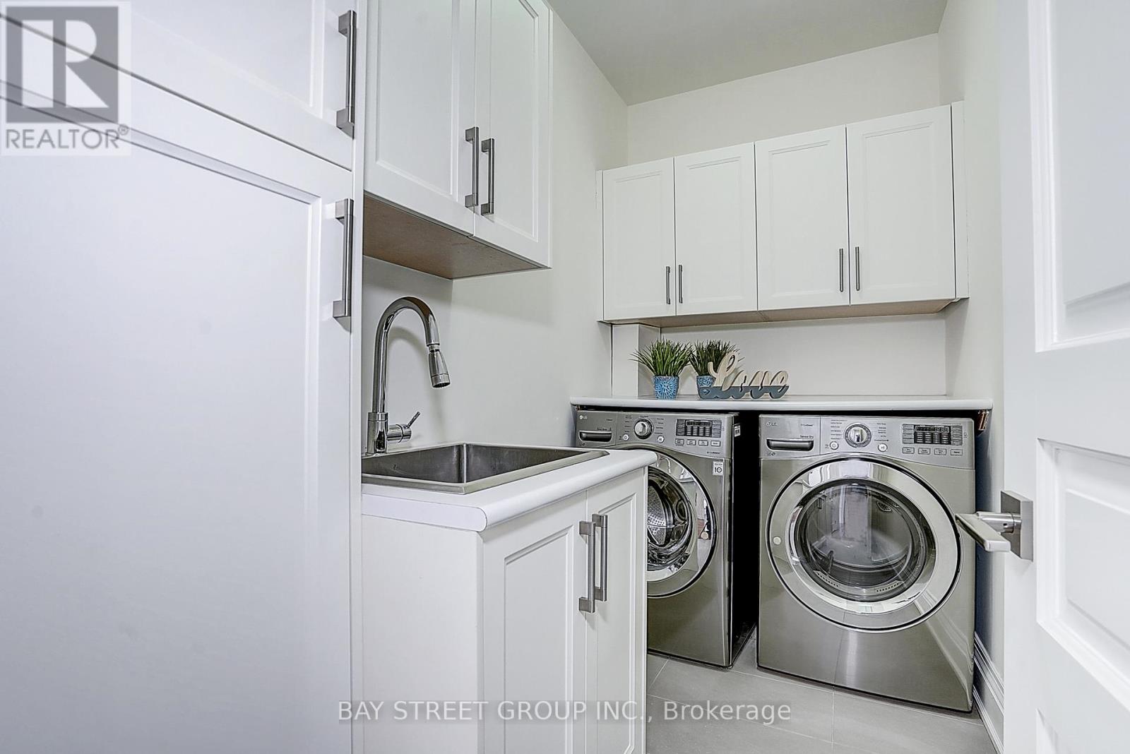 28 Carnwath Crescent, Toronto, Ontario  M2P 1J5 - Photo 4 - C13734748