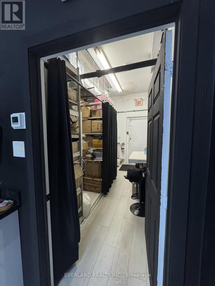 2515 Yonge Street, Toronto, Ontario M4P 2H9 - Photo 12 - C13734752