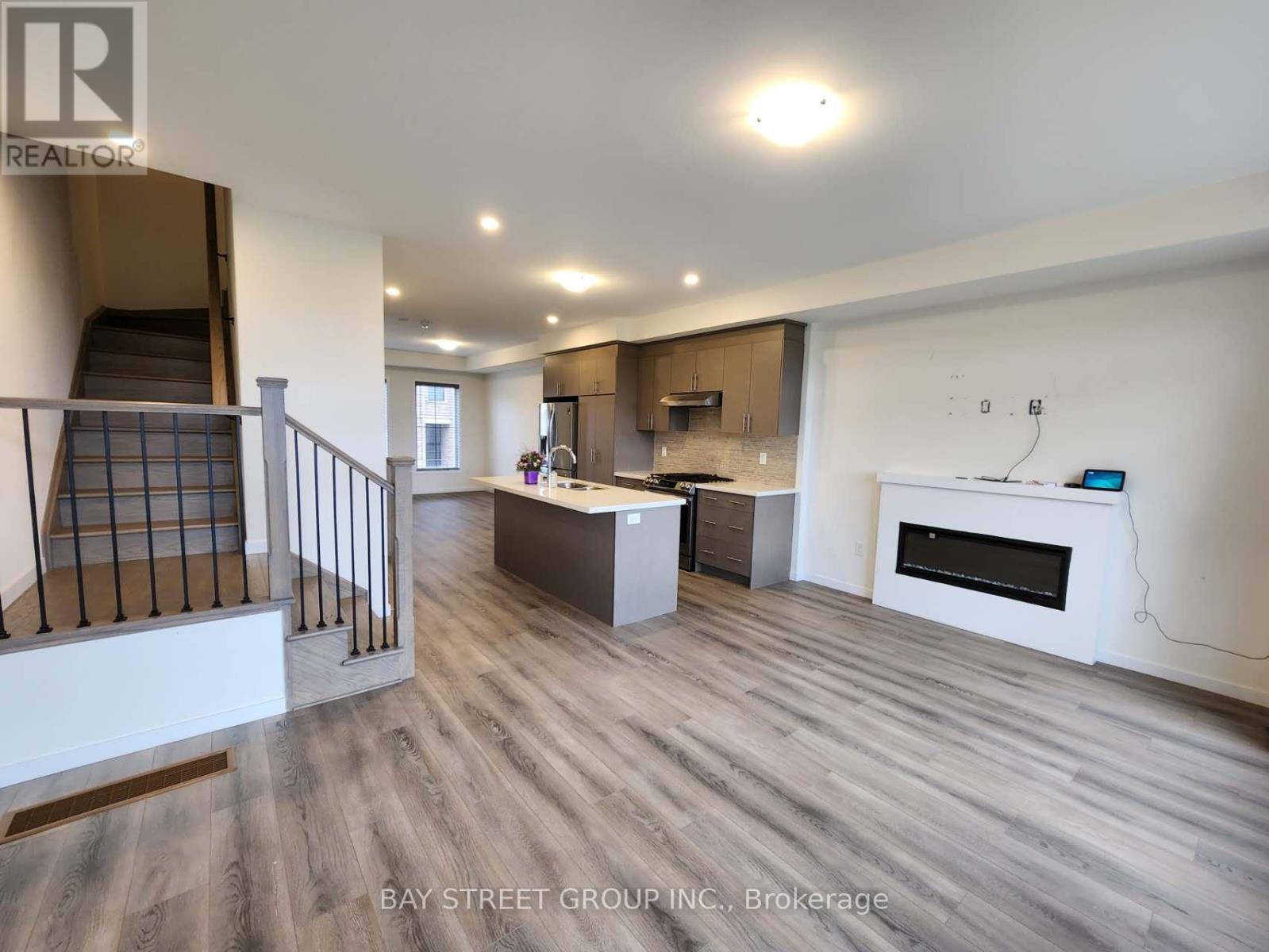 70 Seacoasts Circle, Vaughan, Ontario  L6A 5B6 - Photo 4 - N13734736