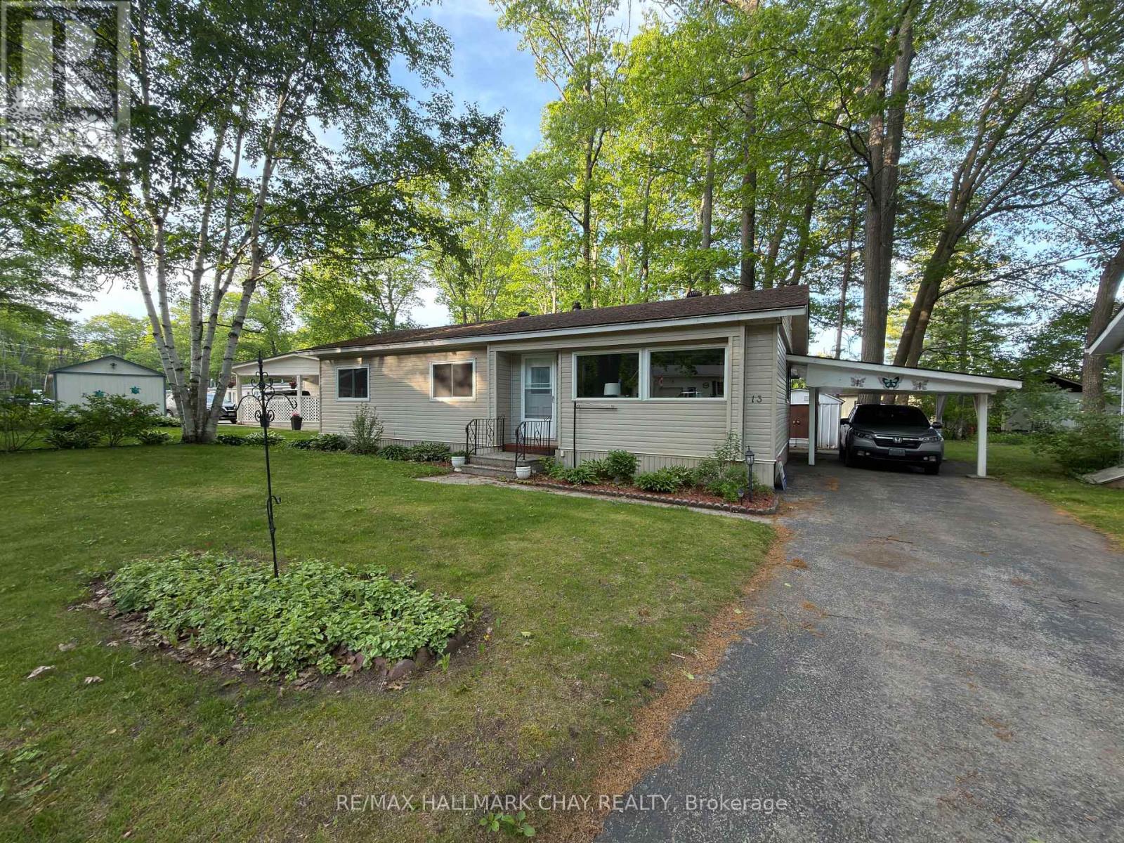 13 CARRUTHERS STREET N, Wasaga Beach, Ontario