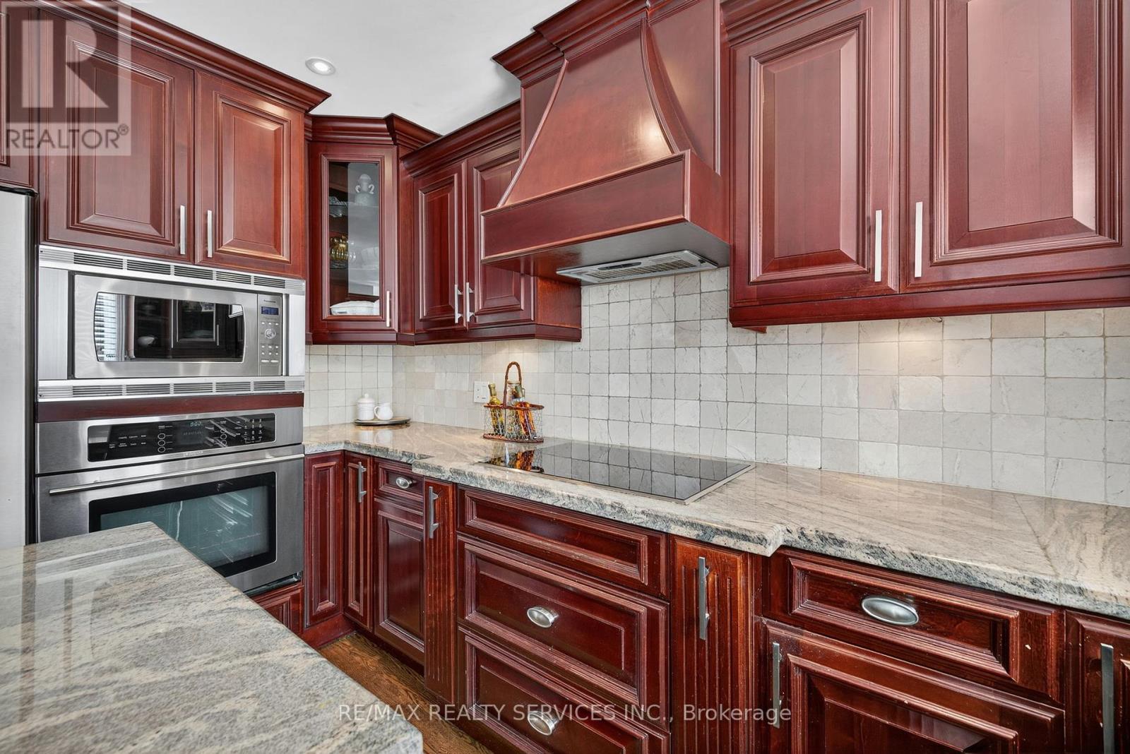 124 Royal Valley Drive, Caledon, Ontario  L7C 1A5 - Photo 9 - W13694024