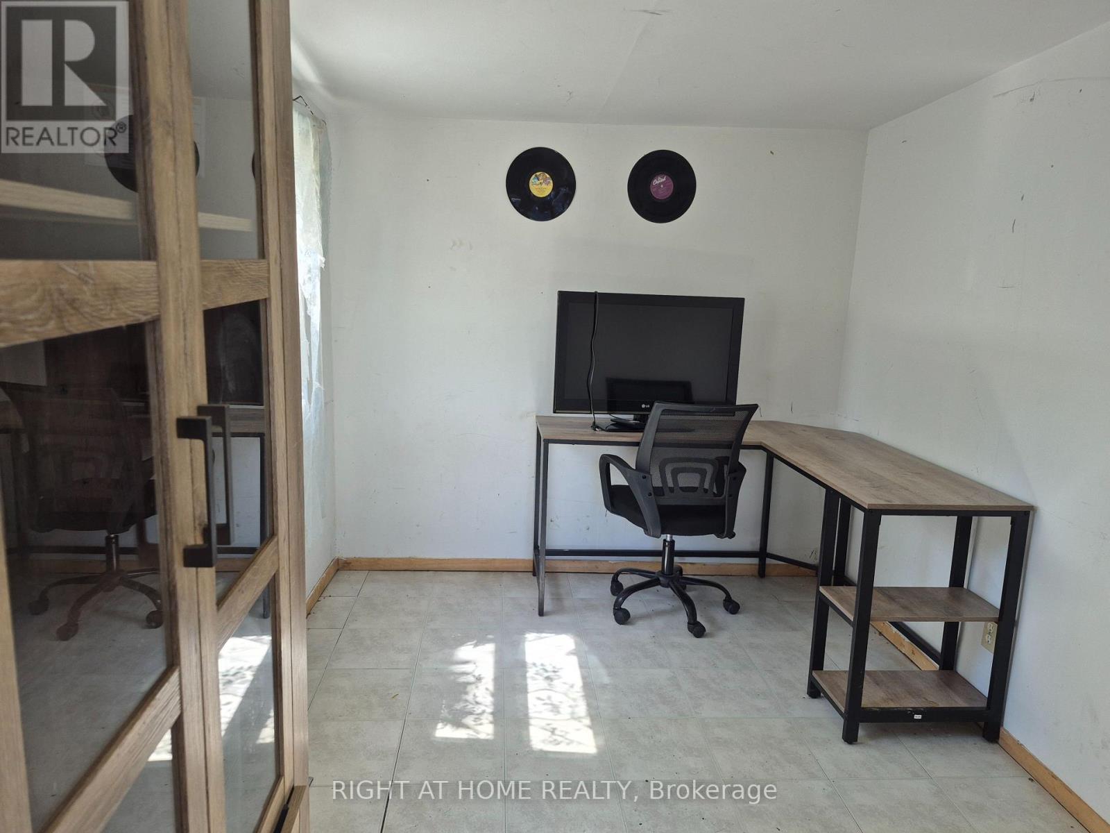 565 South Street S, London East, Ontario  N6B 1C5 - Photo 5 - X13734730