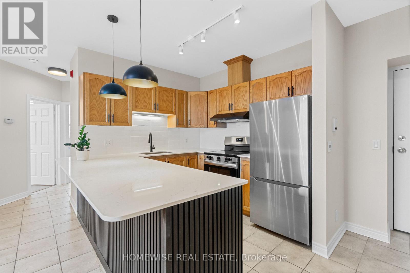 1 - 3635 Dundas Street W, Toronto, Ontario  M6S 2T2 - Photo 2 - W13734784