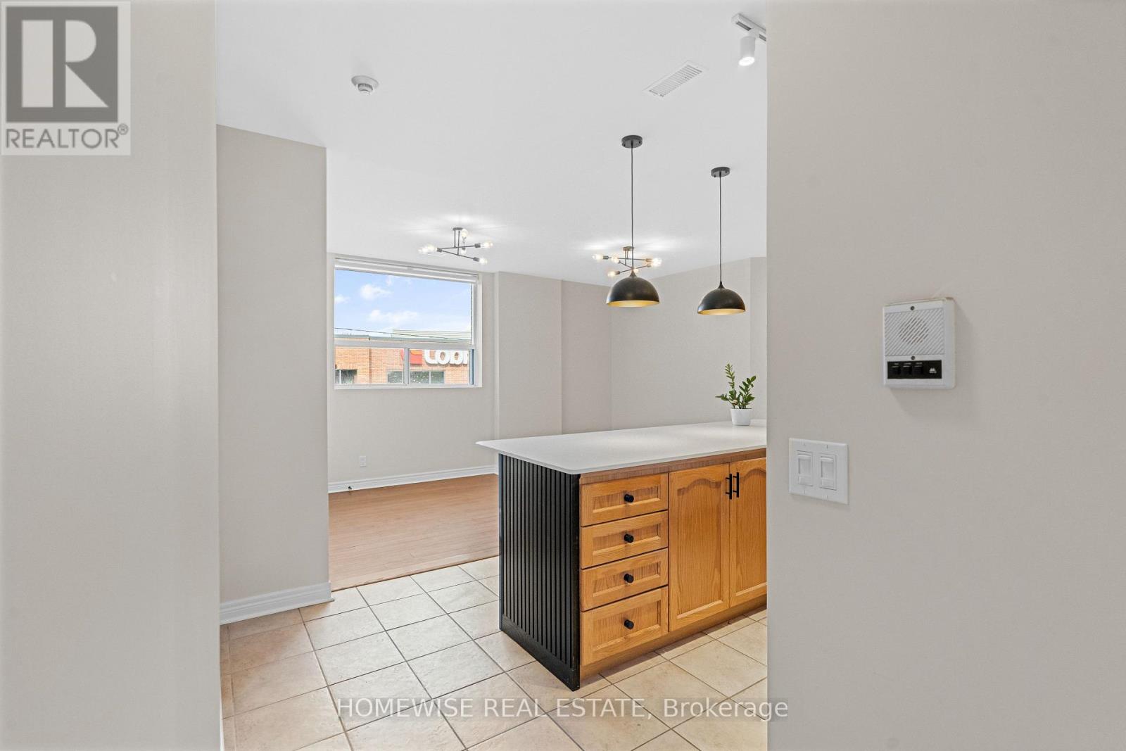 1 - 3635 Dundas Street W, Toronto, Ontario  M6S 2T2 - Photo 5 - W13734784