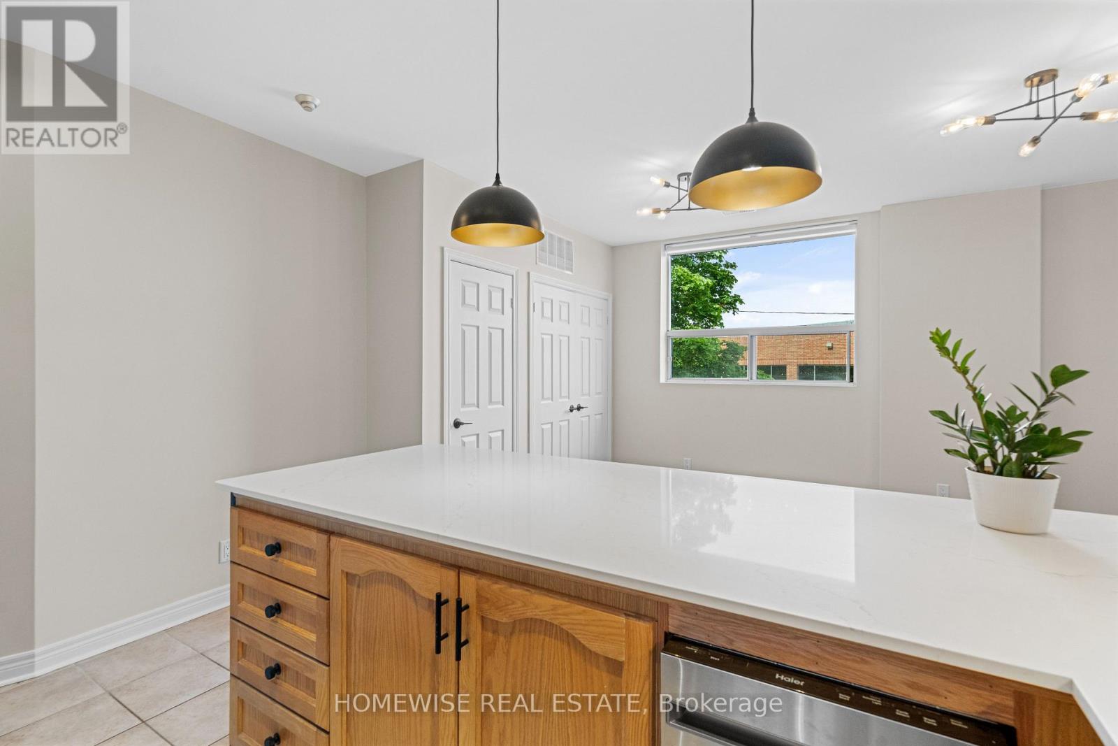 1 - 3635 Dundas Street W, Toronto, Ontario  M6S 2T2 - Photo 7 - W13734784