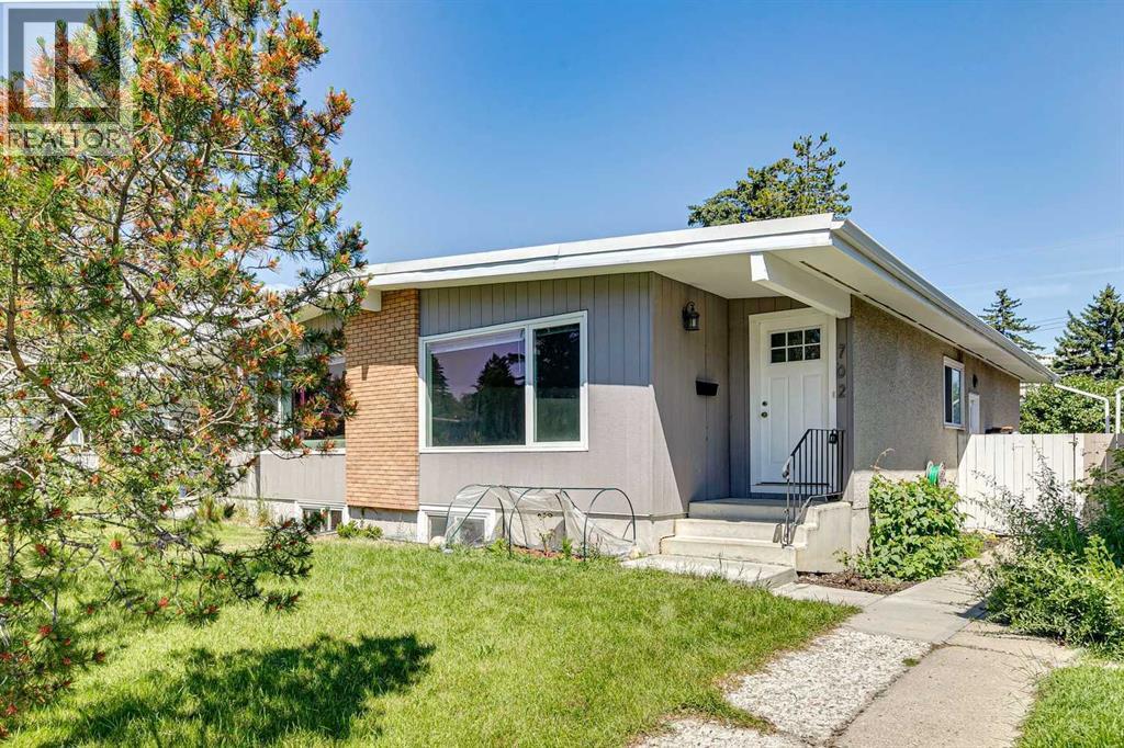702 Kingsmere Crescent Sw, Calgary, Alberta  T2V 2H7 - Photo 1 - A2340065
