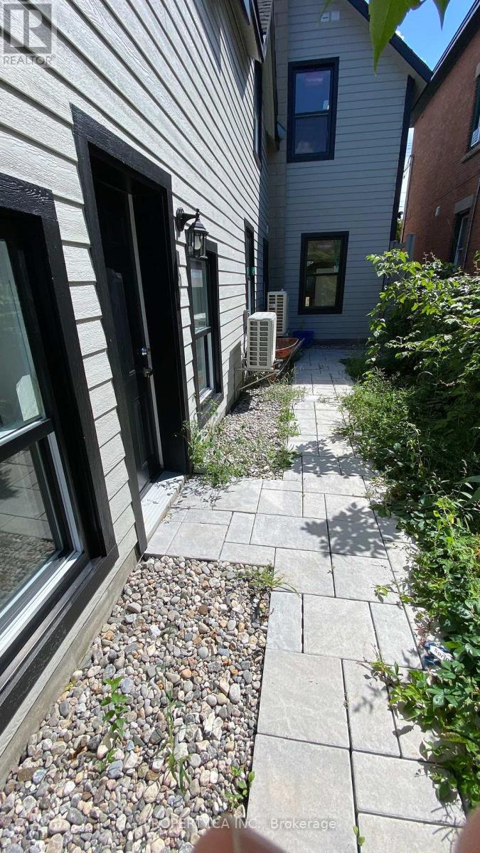 B - 395 Gladstone Avenue, Ottawa, Ontario  K2P 0Y9 - Photo 2 - X13734808