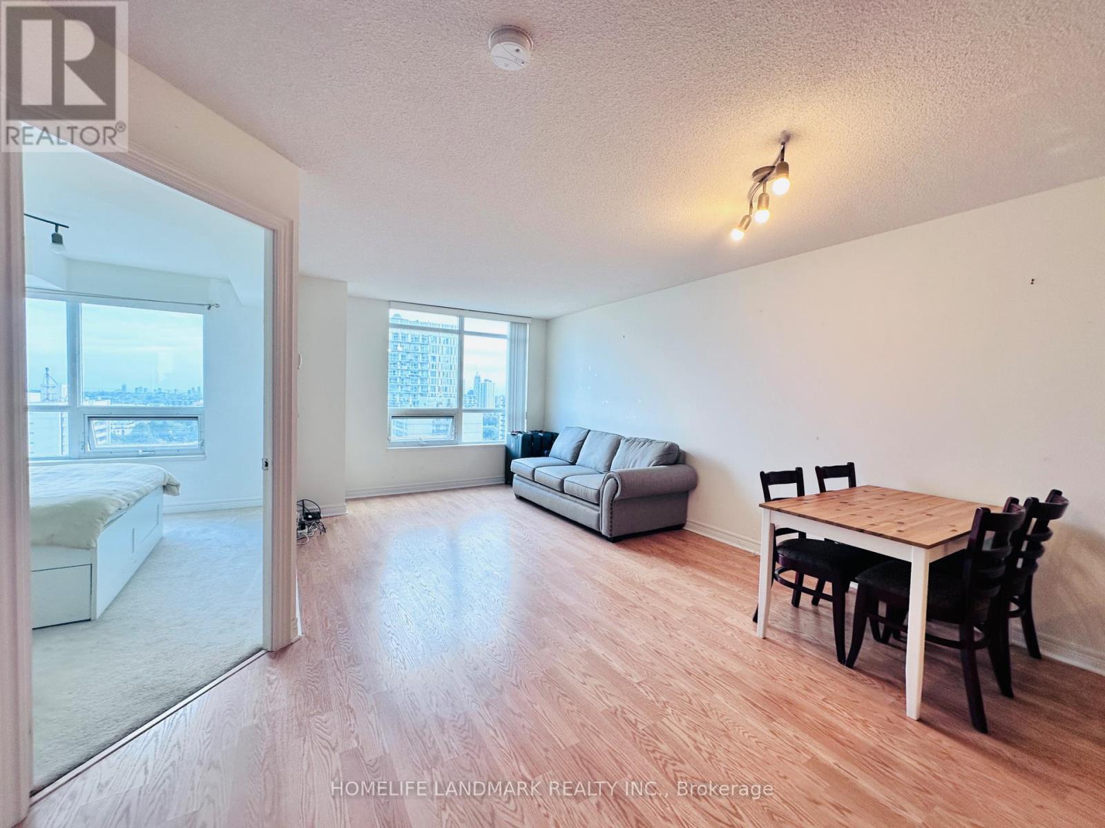 1802 - 212 EGLINTON AVENUE E, Toronto, Ontario