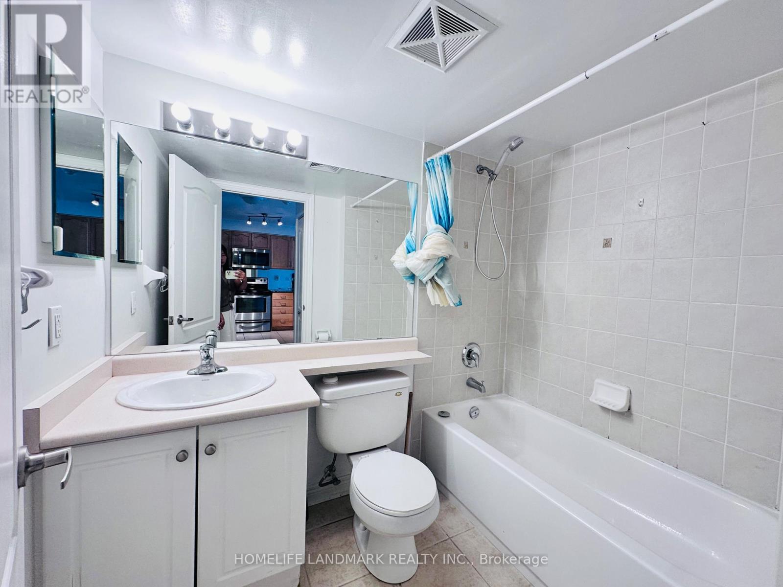 1802 - 212 Eglinton Avenue E, Toronto, Ontario  M4P 0A3 - Photo 10 - C13734794