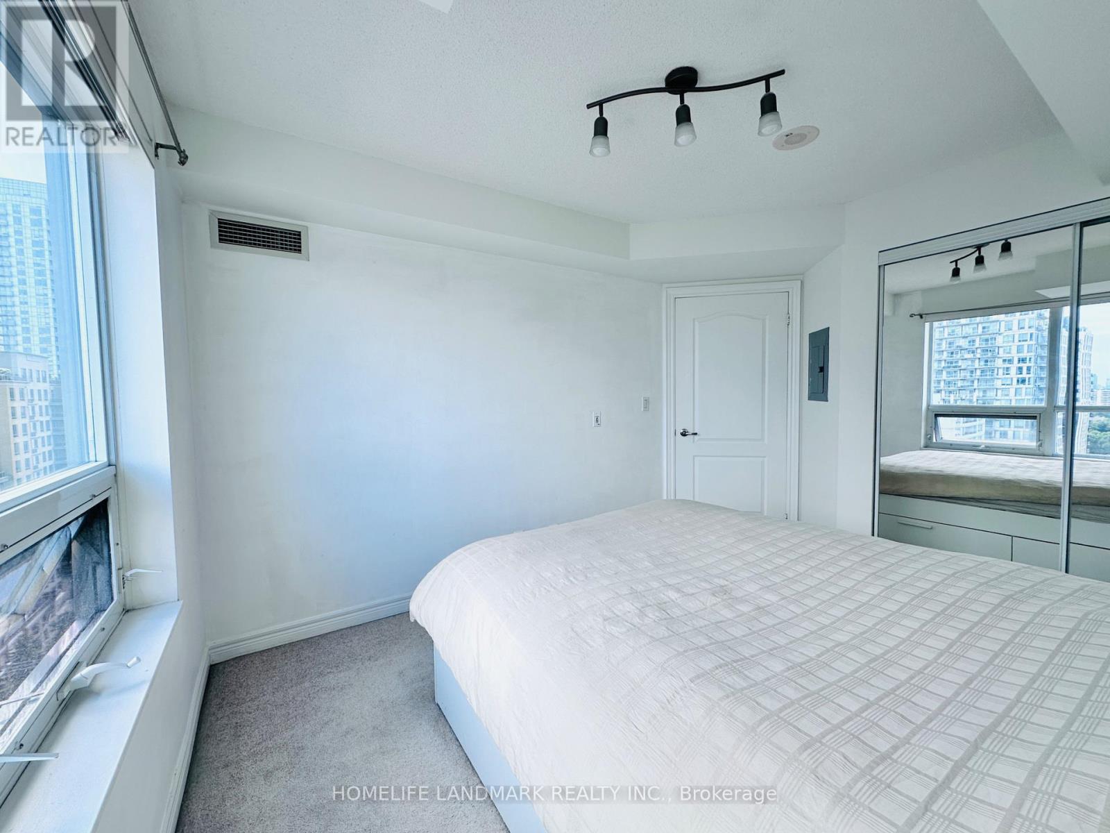1802 - 212 Eglinton Avenue E, Toronto, Ontario  M4P 0A3 - Photo 15 - C13734794
