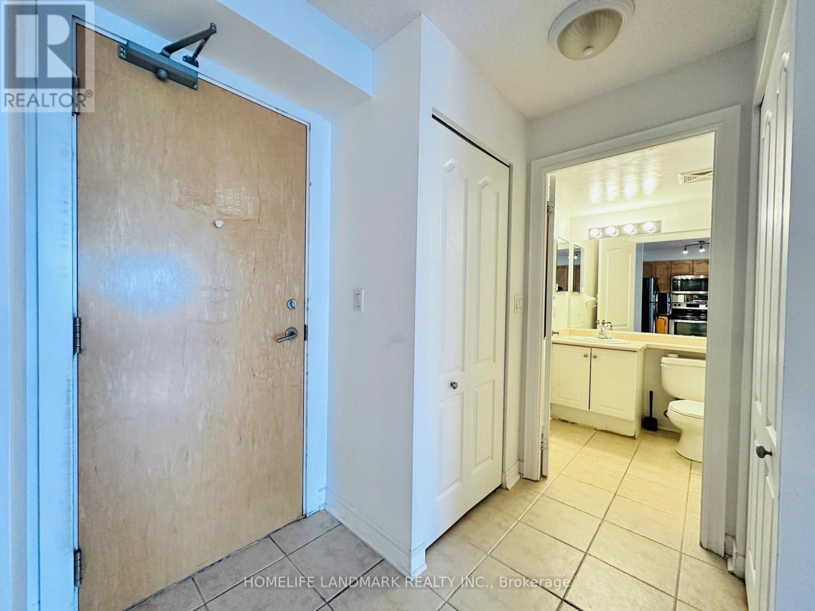 1802 - 212 Eglinton Avenue E, Toronto, Ontario  M4P 0A3 - Photo 2 - C13734794